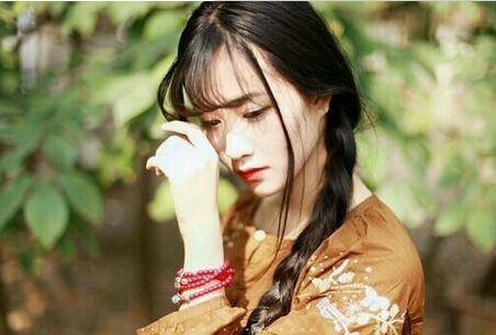 八字金土多或金土合相位的女生长相特征有哪些？