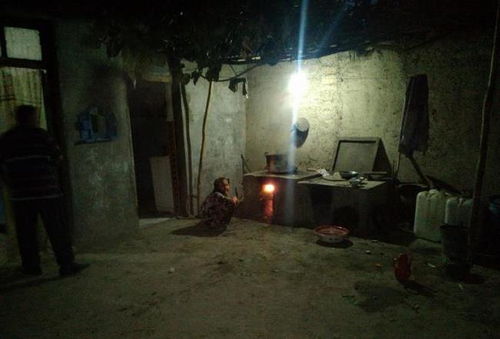 一、 夜深人静时的心理焦虑与感官异常