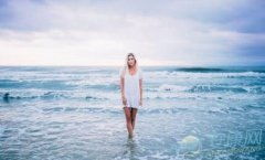 三、 色彩搭配：心理暗示与五行属性互动的艺术