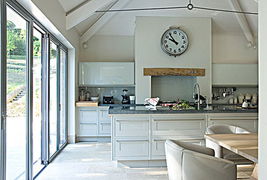 厨房属火与六煞位属性之间的冲克关系