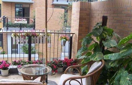 一、阳台方位与元素相生：东南方位的吉利契合