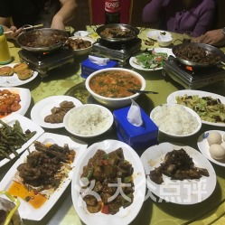 别让网红攻略毁了你的味觉：那些藏在街角的地道美食，才是旅行的灵魂