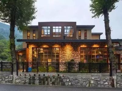 顶层的潜在风险：风水禁忌与自然灾害