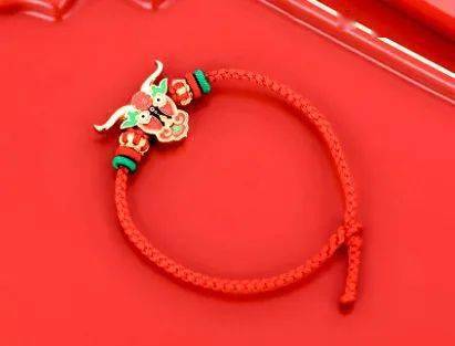 第一章：腕间乾坤——时间计量与社会身份的隐喻