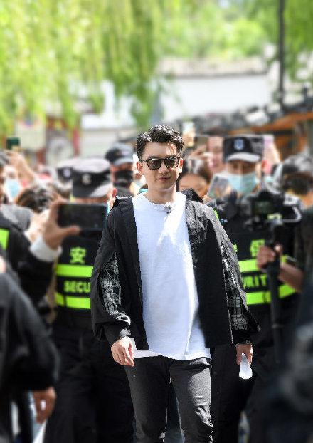 1. 生肖冲煞：个体命理与时间流转的相互作用