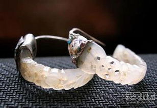 八字阴气重的女性佩戴何种首饰能改善命运？