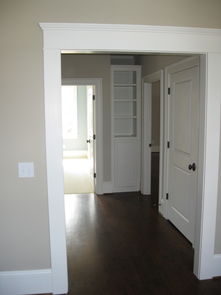 棕色：自然、稳固与温馨氛围