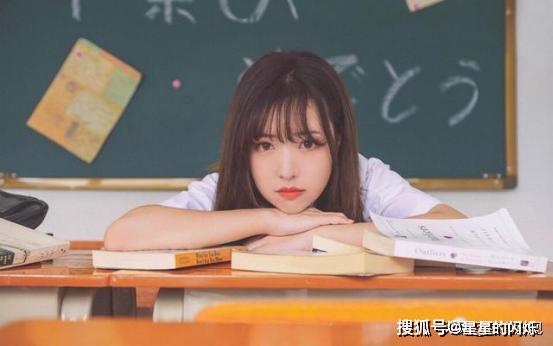 三、 星座运势解析：星象改变对情感与身体健康状况的潜在暗示