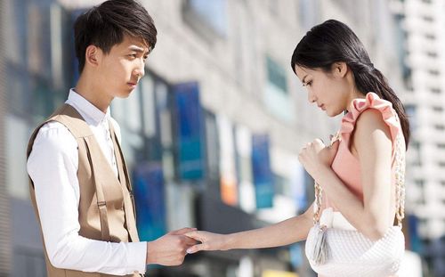 男人注定有情劫的八字，嫩否改命得到真爱？