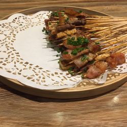 第四站：主题酒吧式烧烤—灯光秀&音乐节版🔥🎶🍺