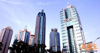 陆家嘴的三件套压迫感十足