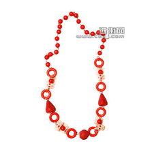 饰物考量：材质的选择与意义