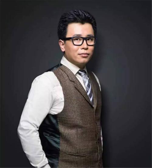 辰东八字运势如何？为何改写《圣墟》结局成悬念？