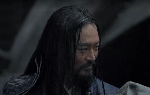 A．友谊属性：坚毅刚强较大的人际关系网络