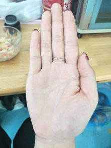 女人右手全是斗的手相，命运图解大全有哪些详细解读？