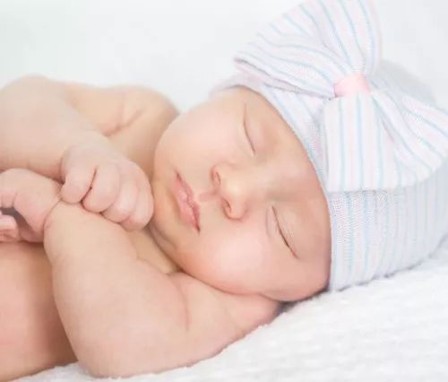 新生儿健康成长：细心呵护与科学护理