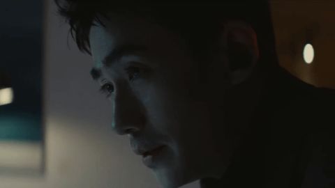 镜中身影的神秘性