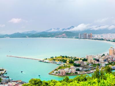 1. 双月湾：网红景点的背后