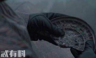 古董镜面背后的真相：灵魂附身与命运枷锁