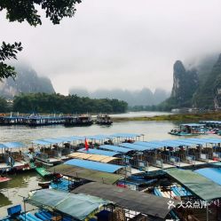 桂林：漓江的竹筏比游船geng懂山水