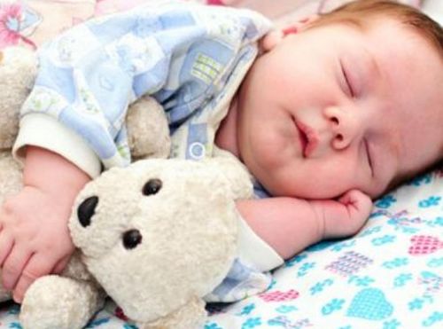 哪种颜色的睡衣能帮助改善睡眠质量？