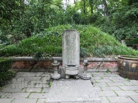 修坟山是否需要定期埋葬日子和进行翻修？