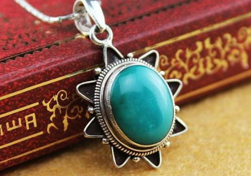 三、 不同类型珠宝的平安考量