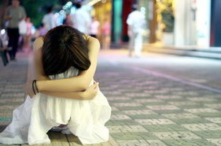 二、  心理创伤的未愈与情绪波动的投射