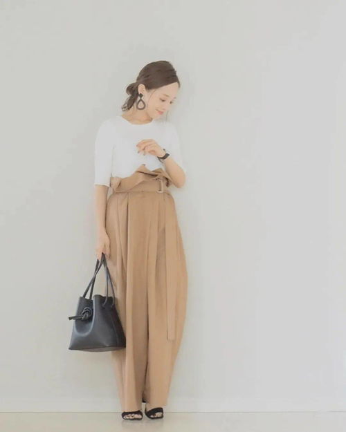 2026年7月29日五行穿衣颜色，五行属木的衣服应该搭配什么颜色？