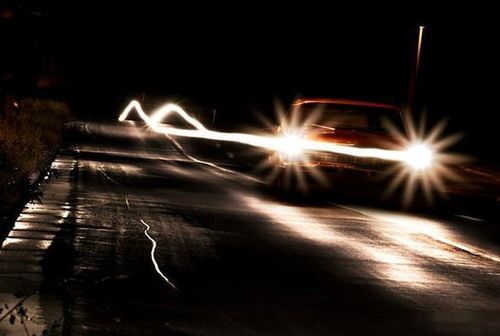：夜行道路之异象与传统方式文化底蕴视角的交叉解析