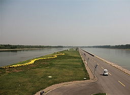 入园：排队、 安检、以及各种奇葩规定