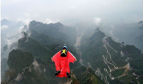 1. 飞檐翘角——建筑形态中的升腾符号