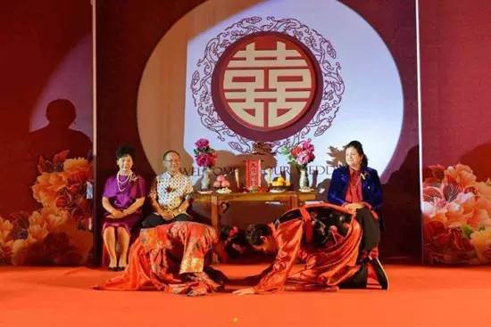 娘家的雨伞：母亲对远嫁女儿的牵挂