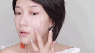 旅行美妆的烦恼：如何轻松应对携带化妆品的挑战