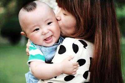 给宝宝取名黎甜合适吗？妈妈姓黎，给男宝宝取个小名有什么好建议？