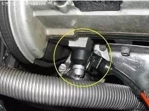 3.2 润滑传动连杆及防锈处理