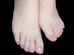 关于“女人脚大是否有福气”的争议：传统vs现代视角