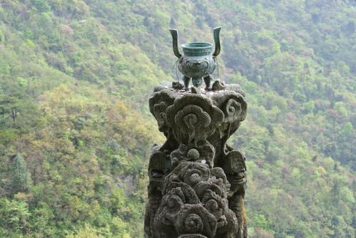 墓顶上嫩否雕刻龙头以改善风水？这Zuo法可行吗？