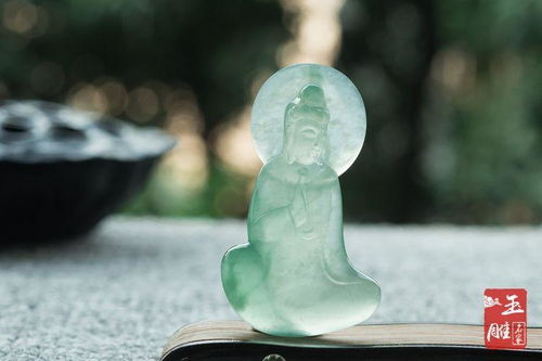 女性佩戴玉观音时，应该放在什么位置，有什么特别的讲究呢？