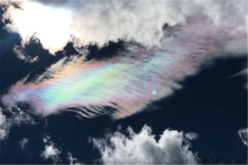 女人堪见五彩祥云或七彩祥云预示着什么吉兆？