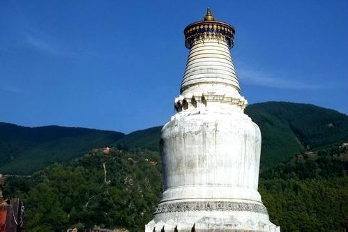 2. 塔院寺：白塔辉映下的灵验圣地