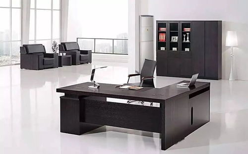 办公桌摆设中的细节考量