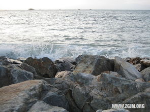 梦见大石头从天而降，难道会有人幸运地躲过砸中吗？