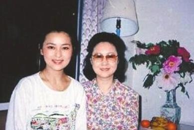 震惊！周公解梦说梦见红花会有贵人相助？