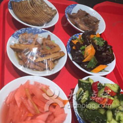 1. 老码头旁边那个没有招牌的海鲜摊（具体位置不透露）