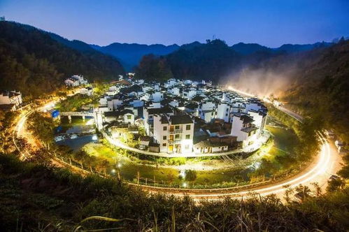 4. 莲花湖：湖水而以