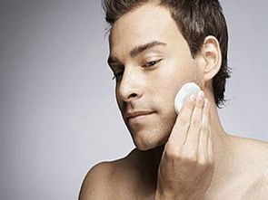 男人八字里有哪些特征能体现他有权势，有没有什么特定的八字组合？