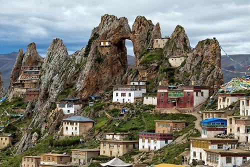 （三）江东山谷虎纹石雕艺术馆