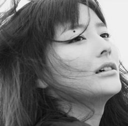 三、 太阳穴之痣：聪慧过人，事业腾飞