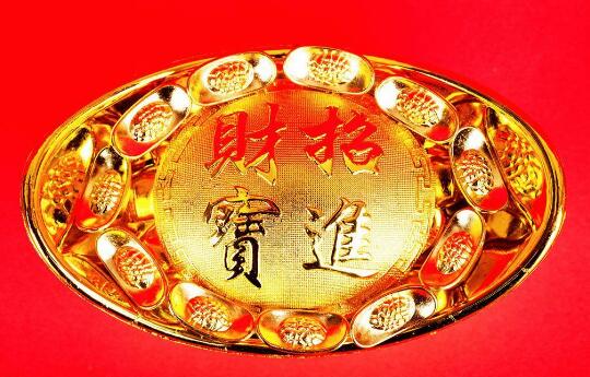 风水建议：黄水晶护身与聚宝盆安放